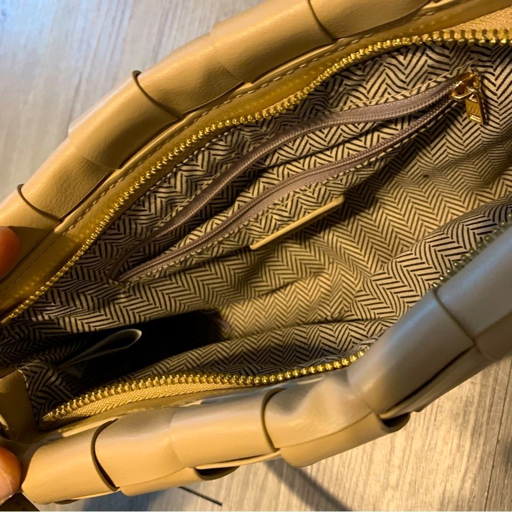 Urban Expressions Tan Woven Shoulder Bag - Picture 3 of 6